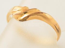 Aranyozott ezüst(Ag) gyűrű, jelzett, kis kopással, méret: 52, nettó: 1,1 g