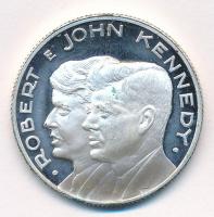 Amerikai Egyesült Államok DN Robert és John Kennedy ezüstözött fém emlékérem (35mm) T:1- (eredetileg PP) USA ND Robert and John Kennedy silver-plated medallion (35mm) C:AU (originally PP)