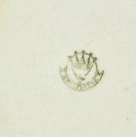 Hollóházi népi mintás kerámia tányér és egy Kispest tányér, apró kopásokkal, jelzett, d: 24 cm