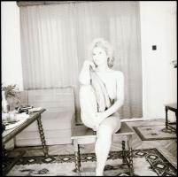 Több fotómodell közreműködésével, különböző időpontokban és eltérő helyszíneken készült felvételek, ...