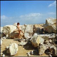 Több fotómodell közreműködésével, különböző időpontokban és eltérő helyszíneken készült felvételek, ...