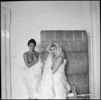 Kapkodd a fókuszod, több fotómodell közreműködésével, különböző időpontokban és eltérő helyszíneken ...