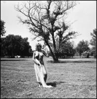 Több fotómodell közreműködésével, különböző időpontokban és eltérő helyszíneken készült felvételek, ...