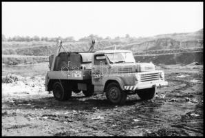 cca 1977 Konténert szállító és ürítő teherautóról készült 5 db vintage NEGATÍV, 24x26 mm