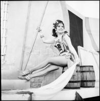 cca 1967 Lehoczky Zsuzsa (1936) a Nemzet Színésze díjjal kitüntetett színművésznő portréi, 9 db vint...