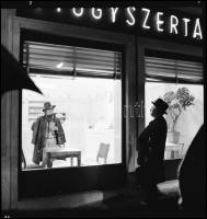 Kotnyek Antal (1921-1990) budapesti fotóriporter hagyatékából 13 db vintage NEGATÍV, vegyes témákról...