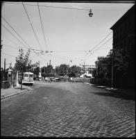 cca 1966 Budapest, a 70-es trolibusz a megállóban, 1 db vintage NEGATÍV, Kotnyek Antal (1921-1990) budapesti fotóriporter hagyatékából, 6x6 cm