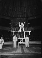 cca 1966 ,, Szovjet cirkusz" feliratú negatívtartó tasakban 11 db vintage NEGATÍV, Kotnyek Anta...