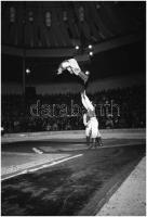 cca 1966 ,, Szovjet cirkusz" feliratú negatívtartó tasakban 11 db vintage NEGATÍV, Kotnyek Anta...