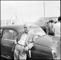 cca 1966 ,,(Érdi) Krausz György a repülőtéren" feliratú negatívtartó tasakban 11 db vintage NEG...