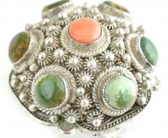 Ezüst(Ag) fülklipsz, türkizzel és korallal, jelzett, d: 2 cm, bruttó: 13,1 g