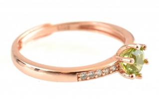 Ezüst(Ag) gyűrű, turmalinnal, jelzett, állítható méret, bruttó: 1,9 g