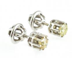 Arany (Au) 14K fülbevalópár, gyémánttal, jelzett, d: 0,5 cm, bruttó: 1,75 g