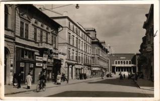 1943 Szabadka, Subotica; Kossuth Lajos utca, Szende Oszkár üzlete, Tungsram Krypton / street view, shops