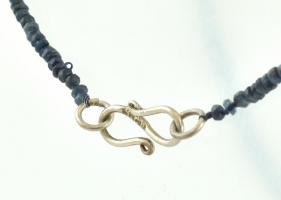 Zafír nyaklánc, ezüst(Ag) kapoccsal, h: 42 cm