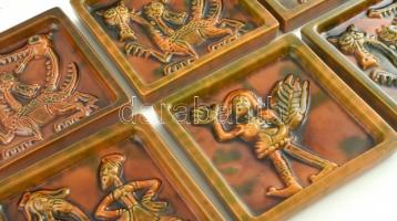 6 db kerámia kályhacsempe, részben jelzett. Különféle motívumokkal. Kopott. 19x19 cm