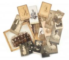 cca 1880-1920 20 db vegyes fotó, nagyrészt kabinetfotók, polgárokról, korabeli divatról