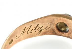 14k arany (Au) fülbevaló párban + gyűrű m: 62. mesterséges kövekkel, össz bruttó 4,7 g