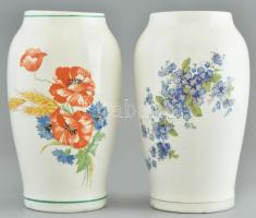 2 db Kispesti porcelángyár váza. Kézzel festett, jelzett, kopott. 18 cm