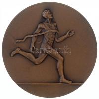 1982. Felszabadulási Futóverseny Komárom 1982 kétoldalas öntött, bronz emlékérem (70mm) T:1-