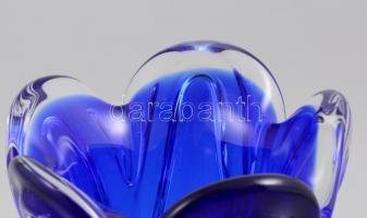 Nagy méretű cseh kristály váza. Anyagában színezett, kis kopásnyomokkal, alján csorbával / Czech cry...