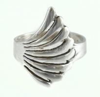 Ezüst(Ag) legyezőmintás áttört gyűrű, jelzett, méret: 51, nettó: 2,5 g