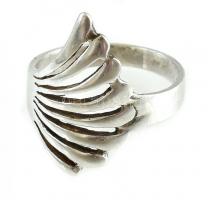 Ezüst(Ag) legyezőmintás áttört gyűrű, jelzett, méret: 51, nettó: 2,5 g