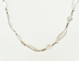 Ezüst(Ag) hullámmintás áttört glídes nyaklánc, jelzett, h: 42,5 cm, nettó: 15 g