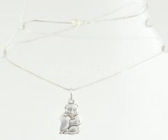 Ezüst(Ag) kígyó nyaklánc, mackó függővel, jelzett, h: 38 cm, 2,6×1,3 cm, nettó: 4 g