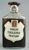 1979 Vinum Tokajense Passum 5 puttonyos aszúbor gyógyszertári üvegben, szivárgásmentes. Díszdobozban