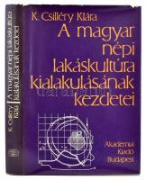 K. Csilléry Klára: A magyar népi lakáskultúra kialakulásának kezdetei. Bp., 1982., Akadémiai Kiadó. Fekete-fehér képanyaggal illusztrált. Kiadói egészvászon-kötés, kiadói papír védőborítóban.