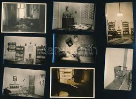 cca 1930 Régi lakások belső részletei, 8 db hátoldalon feliratozott fotó, 8,5×5,5 cm