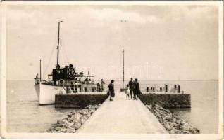 1941 Balatongyörök, kikötő, TÜNDE motoros személyhajó. Korompay László photo (fl)