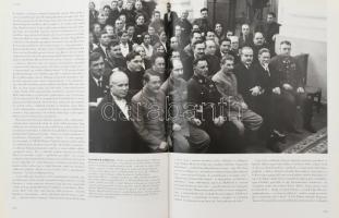 Brian Moynahan: Az orosz évszázad. Oroszország száz évének története fényképeken. Jevgenyij Jevutsen...