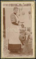 cca 1890 Cukrásznő, szakácsnő vizitkártya Loo Knaus jelzéssel