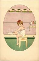 Children art postcard, girl. M. Munk Vienne (Wien) Nr. 905. s: Ray