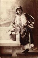 Román népviselet, folklór / Romanian folklore, lady in traditional costumes. photo