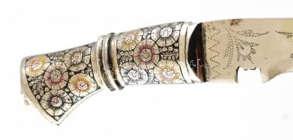 Indiai kukri tőr, díszes markolattal és pengével, tokkal, kisebb kopásnyomokkal, h: 32 cm