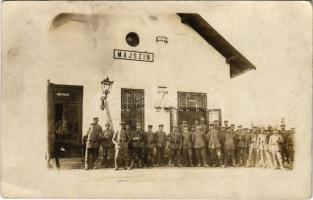 1916 Majszin, Moisei; vasútállomás első világháborús német katonákkal, váróterem és iroda / railway station with WWI German soldiers. photo