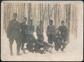 cca 1915 Gépfegyveres magyar katonai osztag, fotó, 9×12 cm