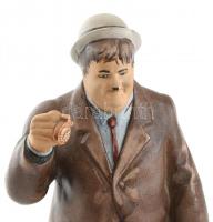 Férfi órával, román porcelán figura, kézzel festett biszkvit, jelzett, kis kopásnyomokkal, m: 27 cm