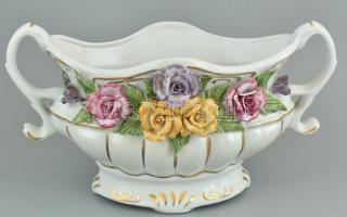 Román porcelán virágos díszkosár, kézzel festett, jelzett, virágokon kis lepattanásokkal, 32×19 cm