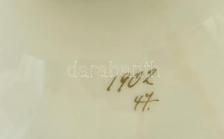 "Milléniumi-emlék, 1896" feliratú porcelán aufsatz, részben kézzel festett, jelzett, kopás...