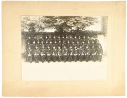 cca 1930 Testőrségi tisztek nagyobb méretű csoportképe 22x16 cm Kartonon