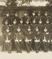 cca 1930 Testőrségi tisztek nagyobb méretű csoportképe 22x16 cm Kartonon