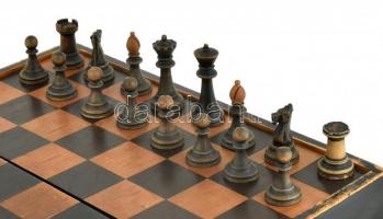 Régi, nagy faragott fa sakk tábla és készlet 41x41 cm