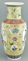 Kínai porcelán váza, kézzel festett, jelzett, kopásnyomokkal, m: 42 cm