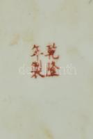 Kínai porcelán váza, kézzel festett, jelzett, kopásnyomokkal, m: 42 cm