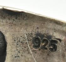 Ezüst(Ag) kövekkel díszített leveles masszív gyűrű, jelzett, méret: 54, bruttó: 14,11 g