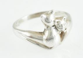 Ezüst(Ag) macskás gyűrű, jelzett, méret: 59, nettó: 3,8 g